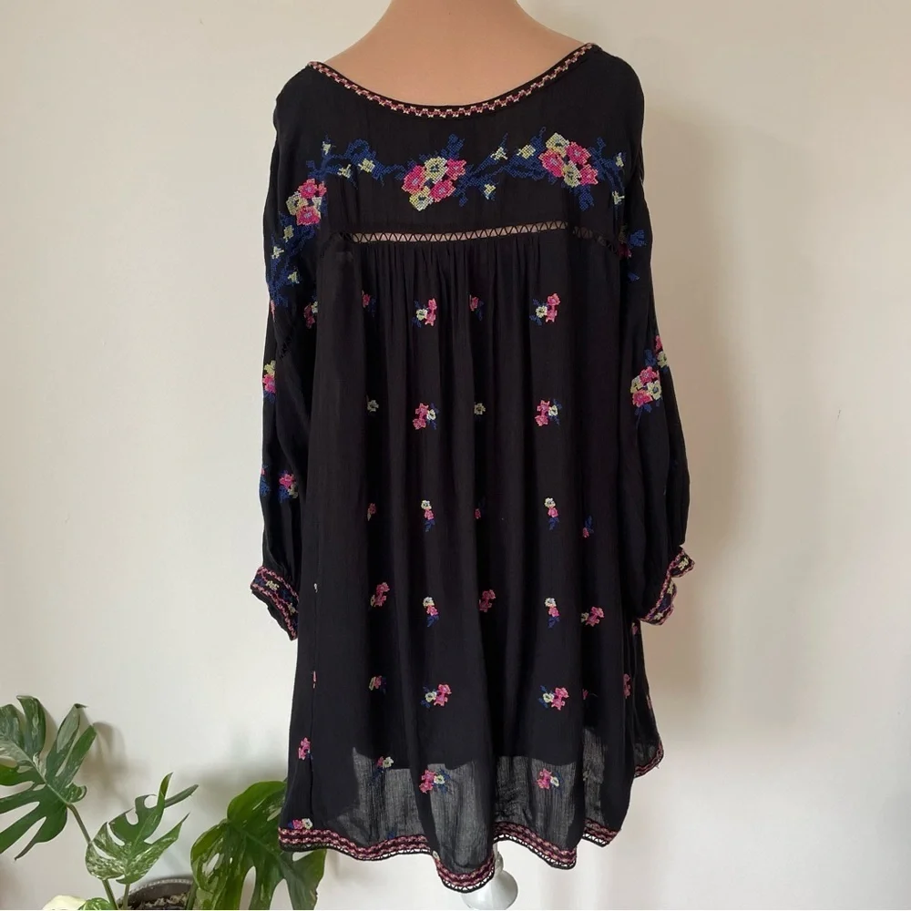 Free People Flowy Babydoll Black Floral Embroidered Peasant Mini Dress EUC Sz S